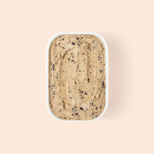 Overview of hazelnut stracciatella gelato